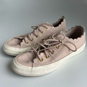 Converse Chuck Taylor All Star Scallop Low Top Leather Sneaker Size 6